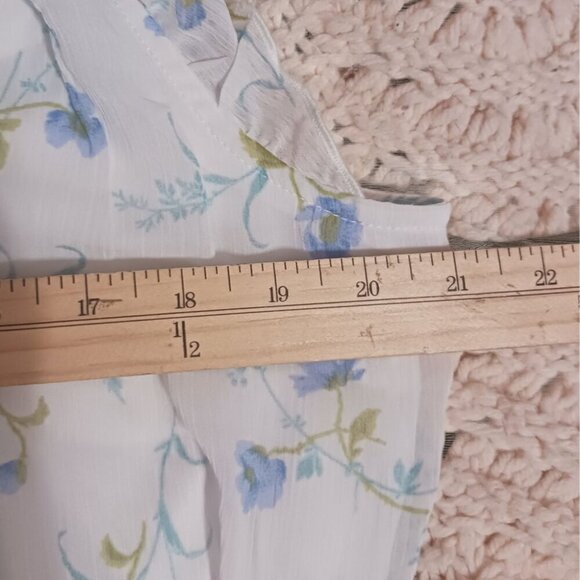 Meg & Margot Womens Floral Blouse Size Medium  White & Blue - Picture 11 of 11